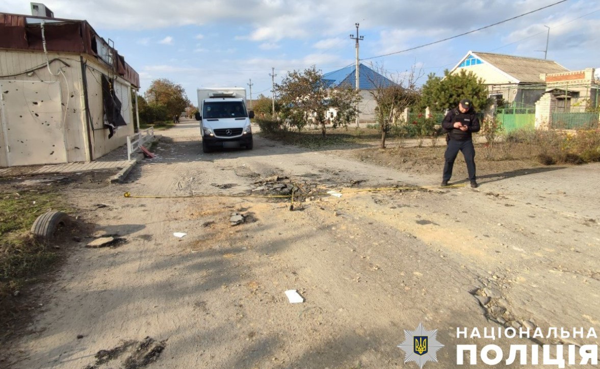 Ворожі дрони та артилерія атакували Херсонщину: руйнування зафіксовані у двох районах (фото)